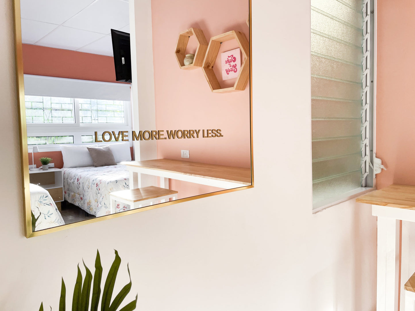 Oasis Naranja: Habitación con dos camas matrimoniales, AC y baño privado